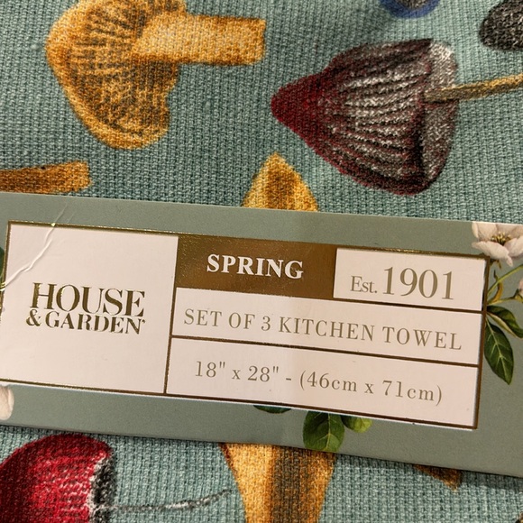 Colorful Wild Mushrooms Kitchen Towels Set of Three NWT 18x28” Cotton - Picture 2 of 16